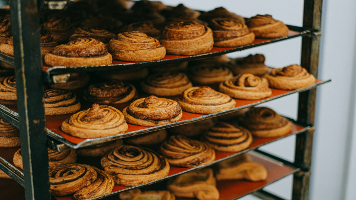 Cinnamon rolls in trays