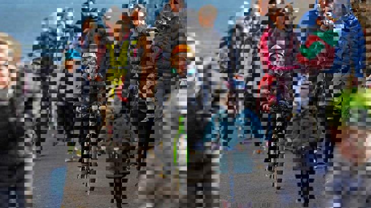 People cycling, walking and scooting to school